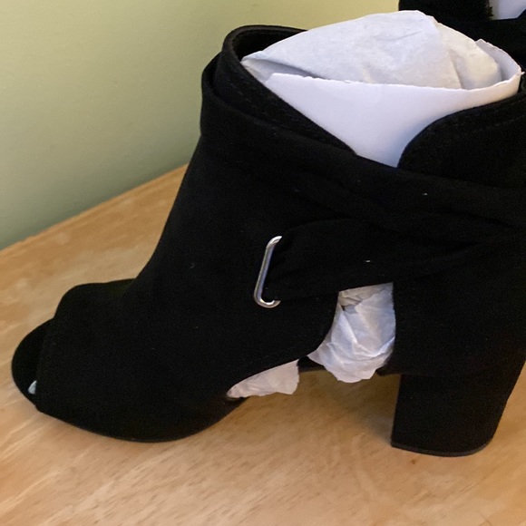 Ladies booties - Picture 5 of 6